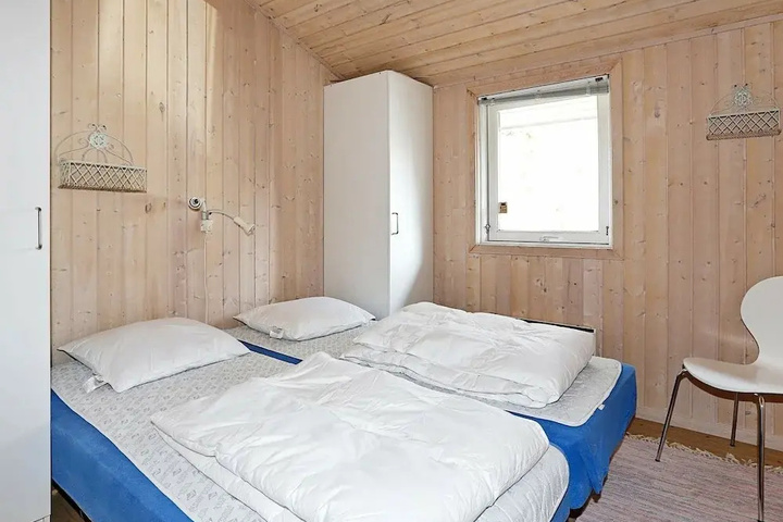 Room 5 of 18