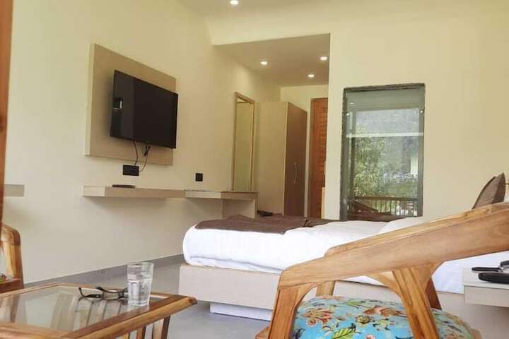 Room 6 of 18