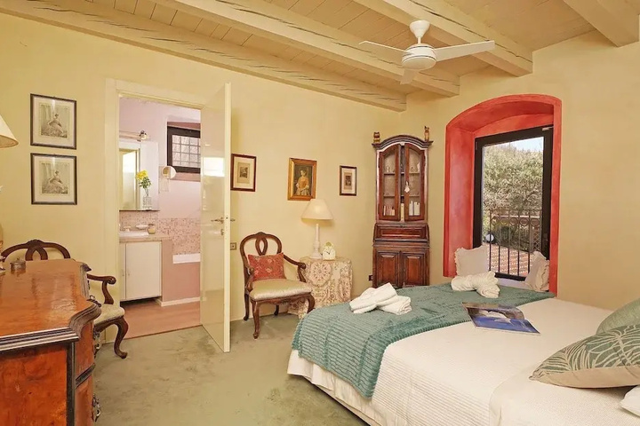 Room 5 of 22
