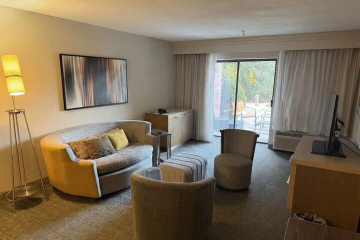 Hotel Suite Photo