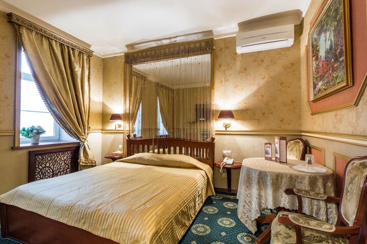 Room 9 of 35
