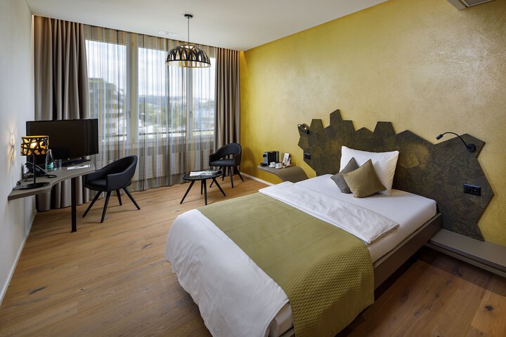 Room 18 of 36
