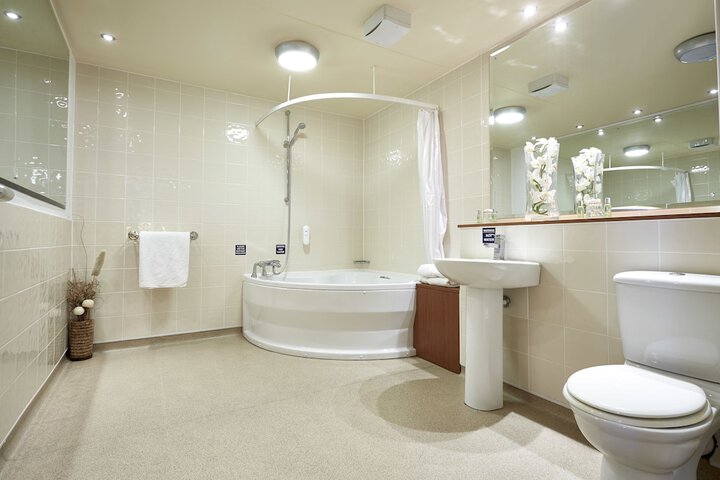 Room 8 of 34