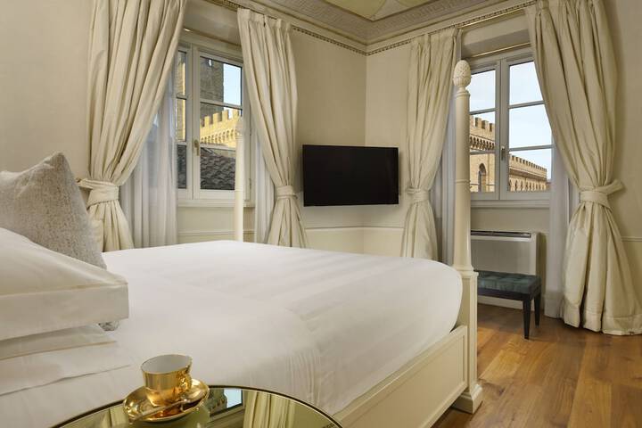 Room 14 of 110
