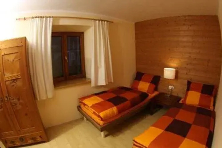 Room 5 of 18