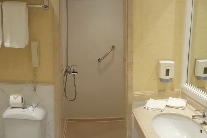 Room 35 of 75