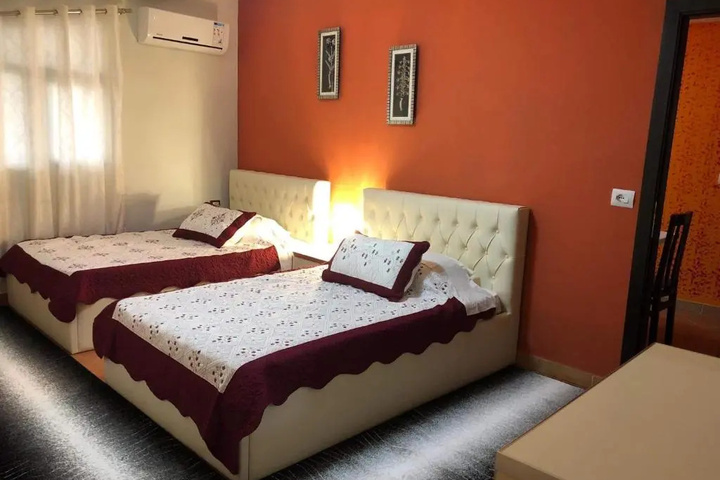 Room 3 of 10