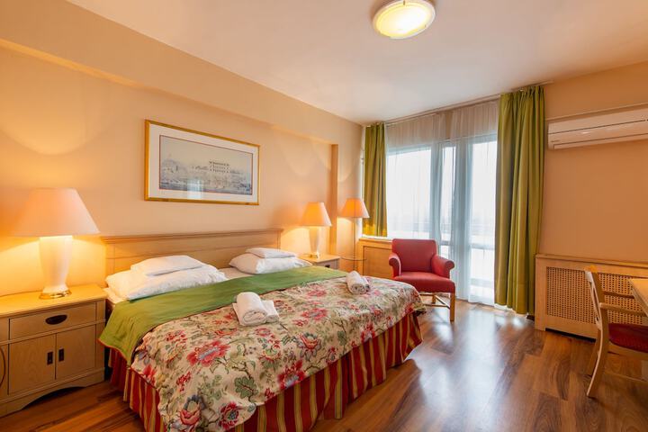 Room 4 of 39