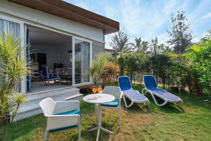 Living Room Beach Resort in Morjim