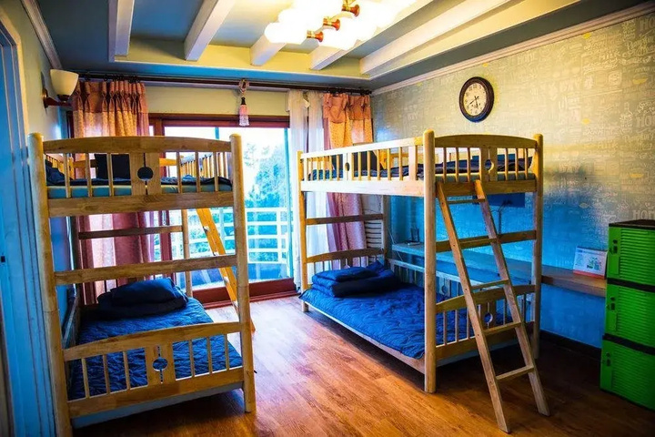 Room 6 of 17
