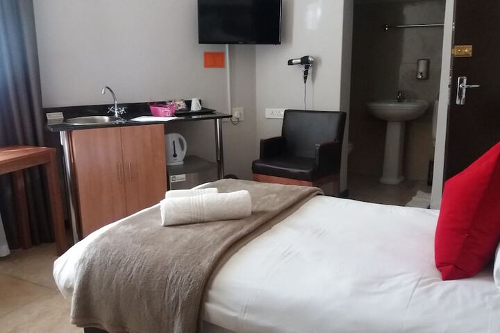 Room 9 of 34