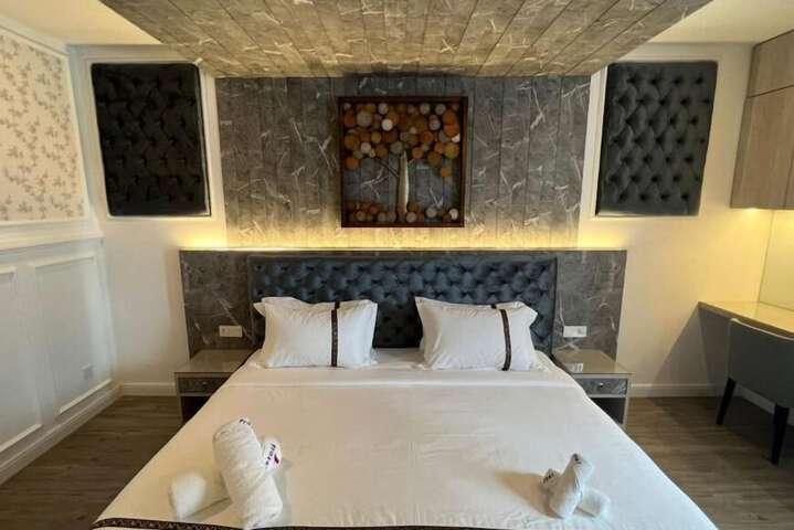 Room 12 of 66