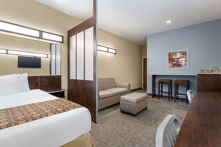 1 Queen Bed (18 of 27)