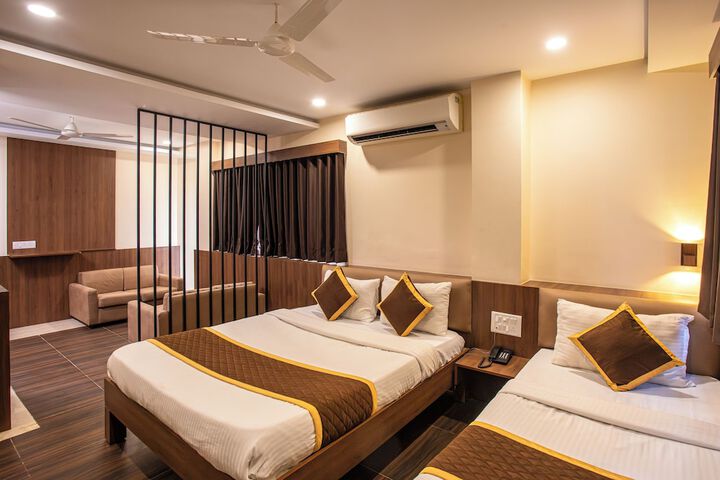Room 4 of 7
