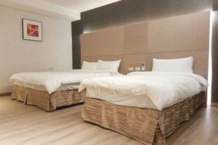 Room 5 of 6