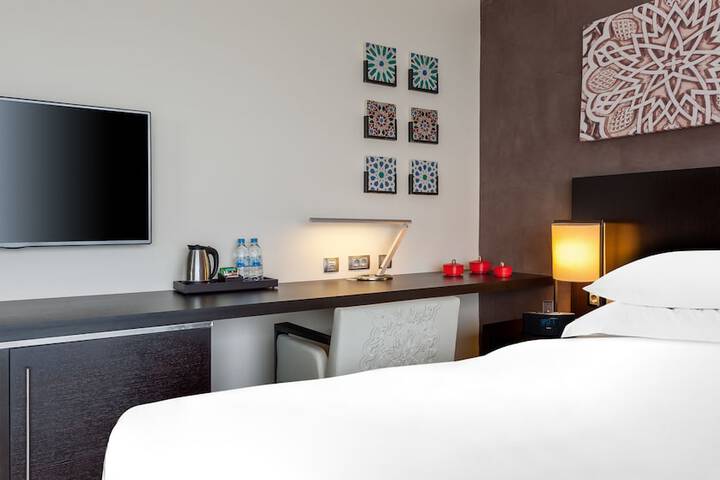 Room 3 of 107