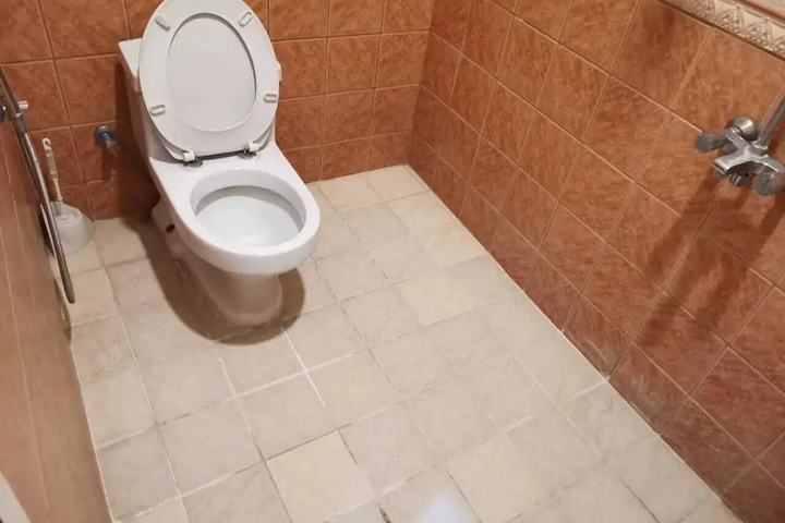 Room 9 of 13