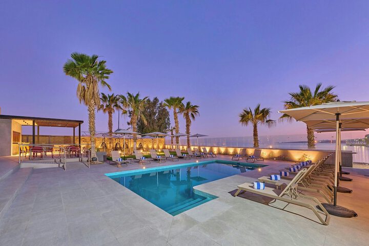 Pool Hotel