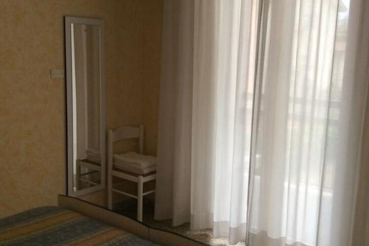 Room 14 of 34