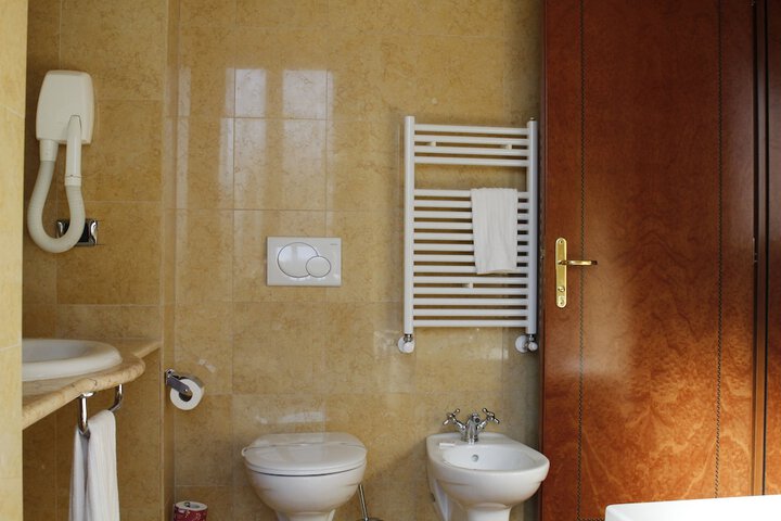 Room 37 of 73