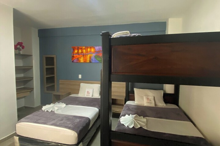 Room 21 of 34