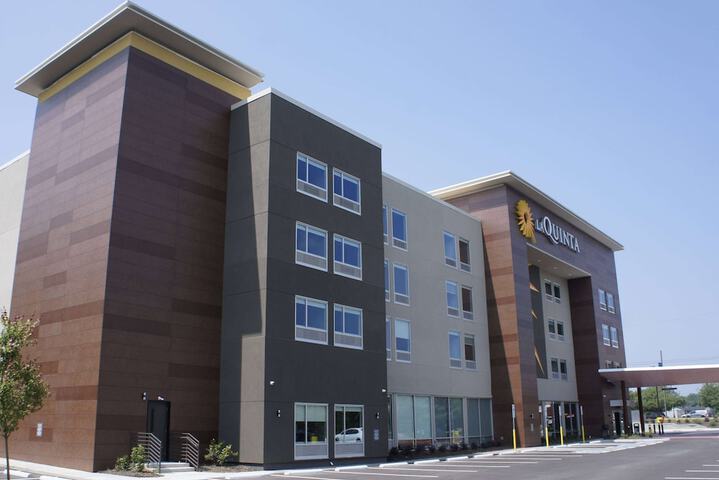 La Quinta Inn &  Suites by Wyndham Manchester  /  Arnold AFB in Manchester, TN