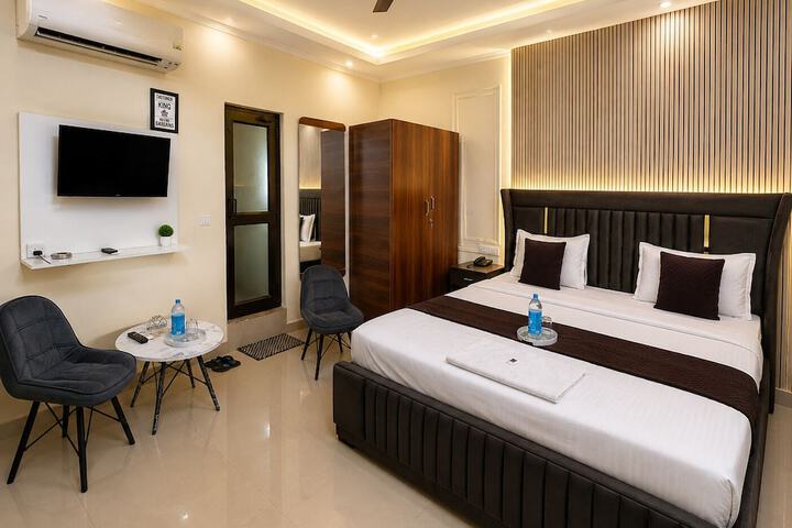 Room 2 of 12