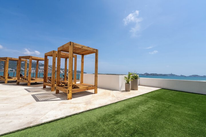 Sundeck 160 of 165