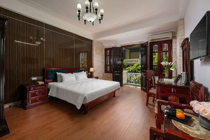 Room 4 of 56