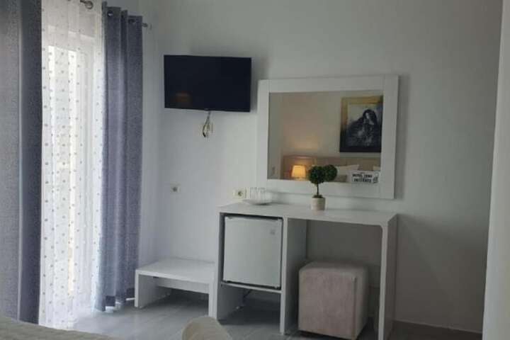 Room 53 of 106
