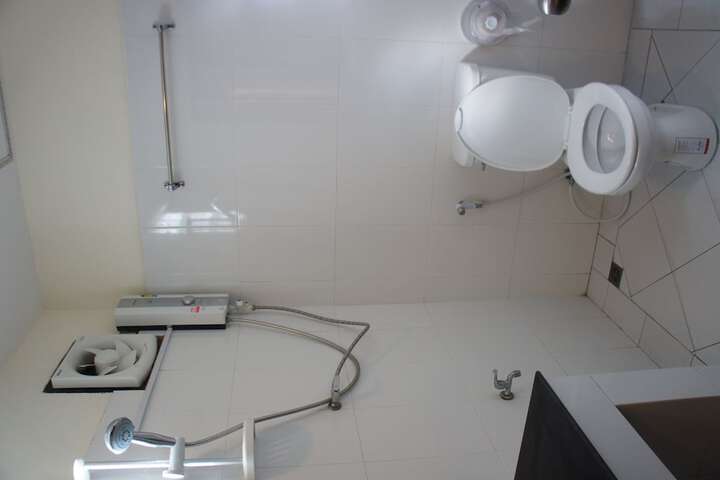 Room 26 of 33