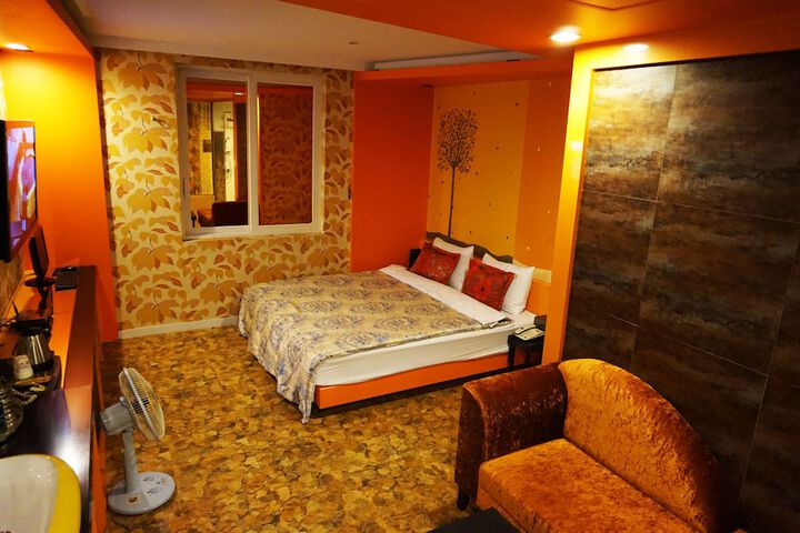 Room 5 of 54