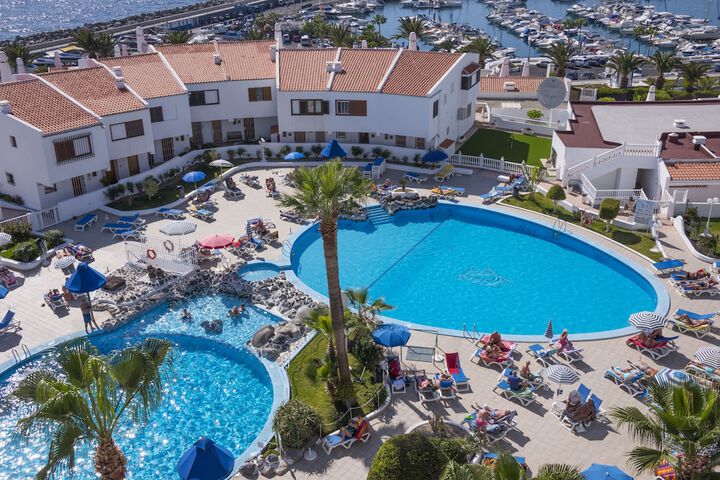 Hotel Pool