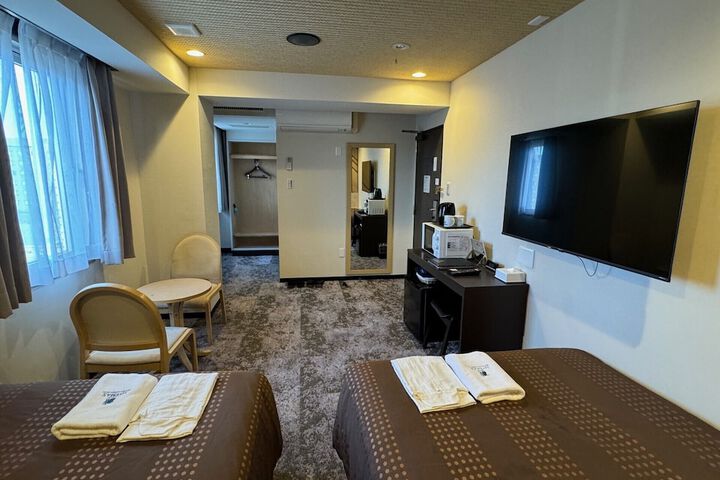 Room 5 of 17