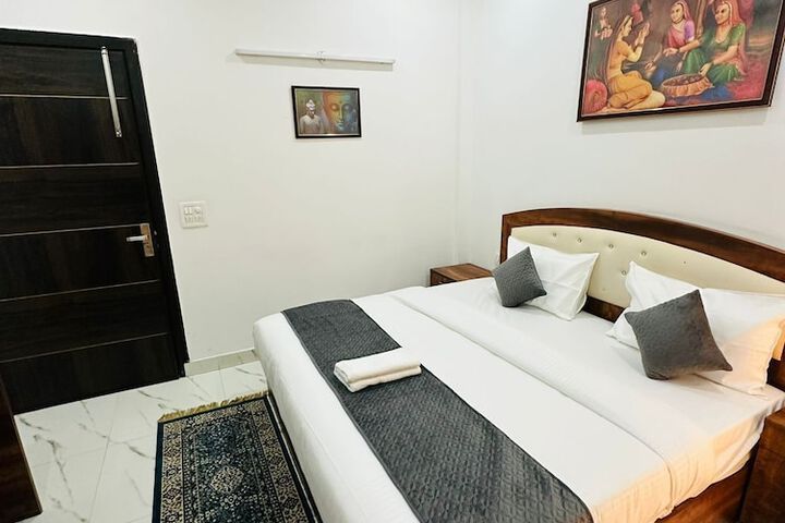 Room 15 of 36