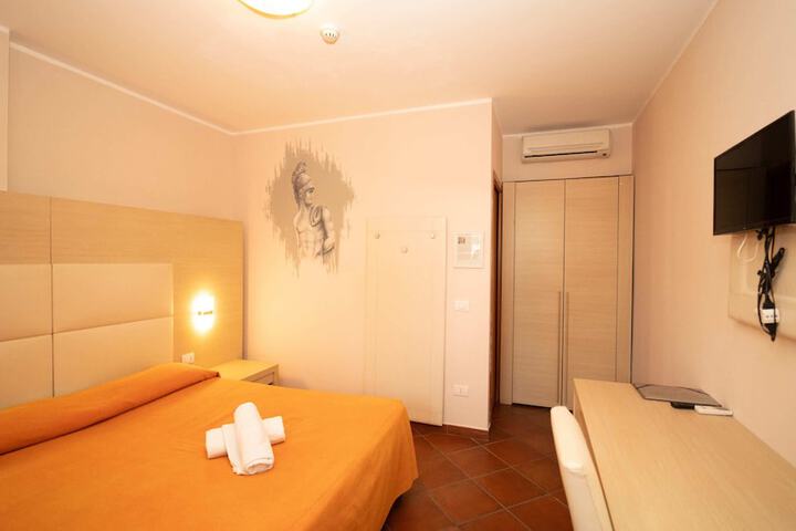 Room 11 of 26