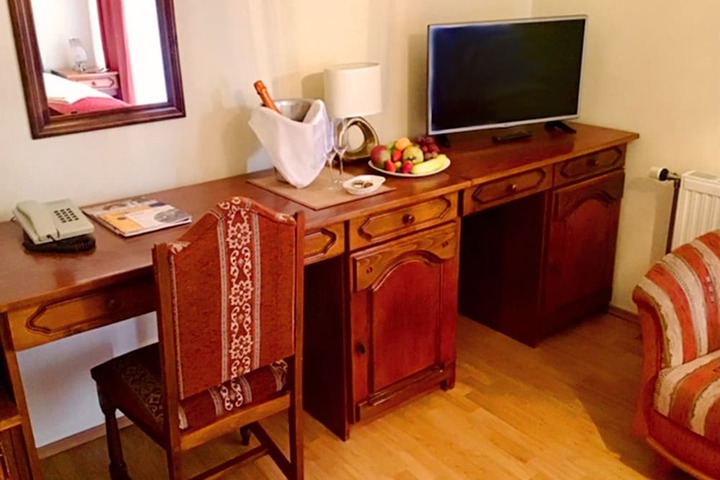 Room 6 of 53