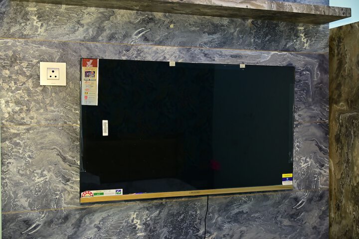 Room 7 of 18