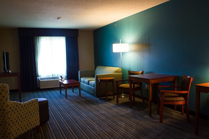 1 King Bed Microwave, Refrigerator High Speed Internet Accessible Full Breakfast (4 of 26)