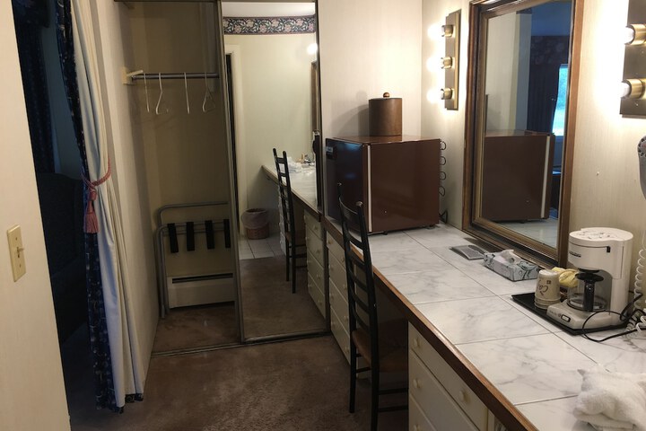 Room 35 of 81