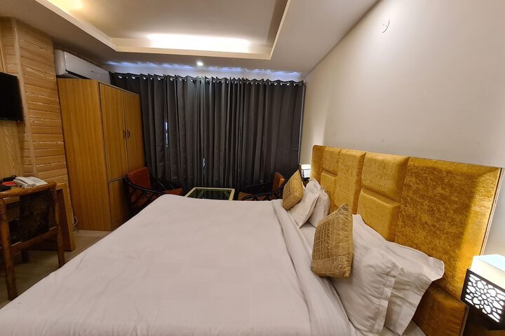 Room 22 of 122