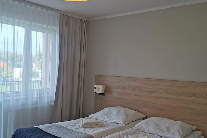 Room 32 of 76