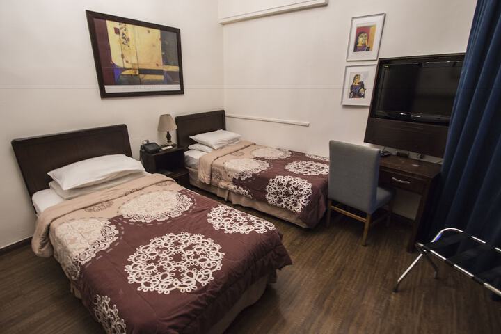 Room 3 of 28