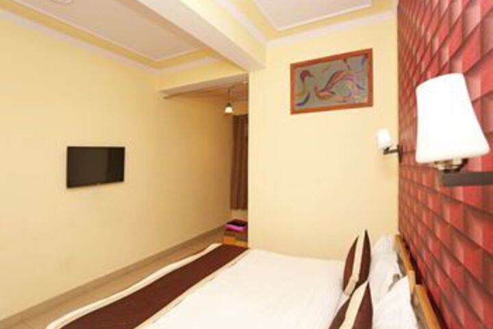 Room 7 of 32