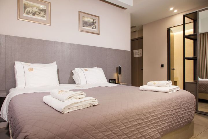 Room 9 of 26