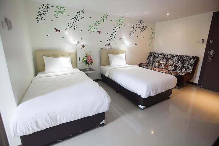 Room 8 of 34