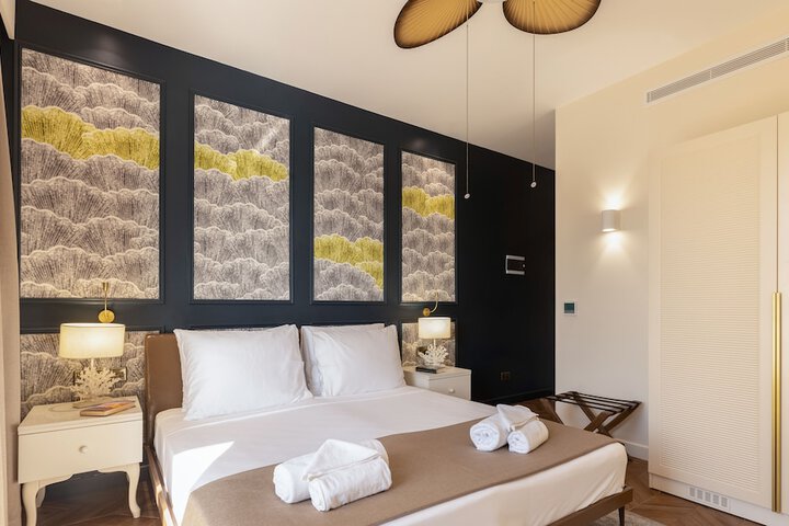 Room 32 of 74