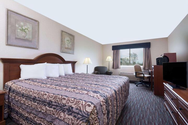 1 King Bed (7 of 13)