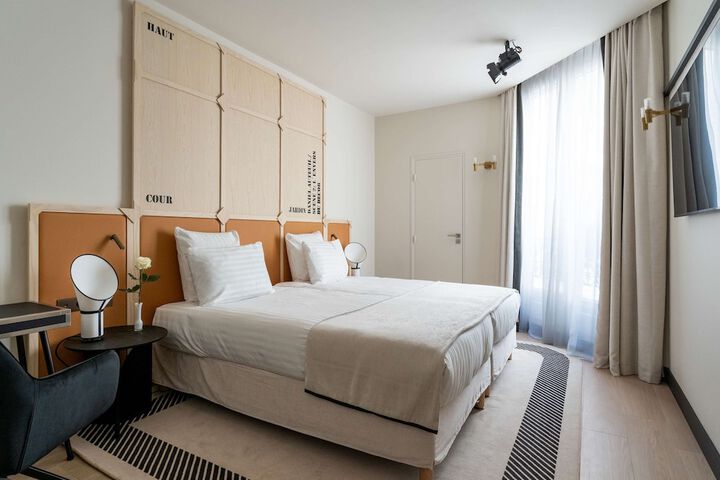 Room 53 of 133