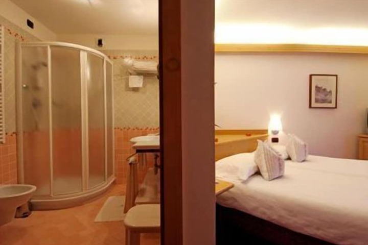 Room 4 of 34